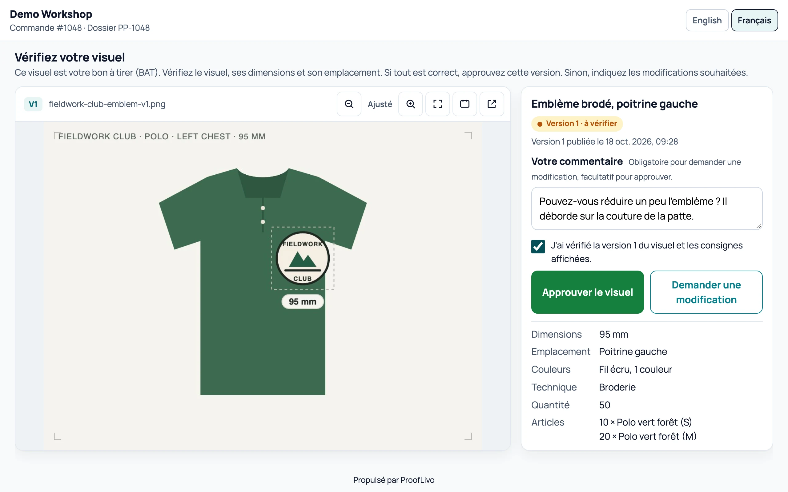 Page de validation vue par le client sur un ordinateur : visuel du polo à gauche, consignes, commentaire et boutons de décision à droite.